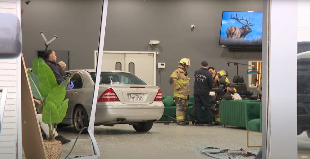 Crash Houston – car injures pedestrian